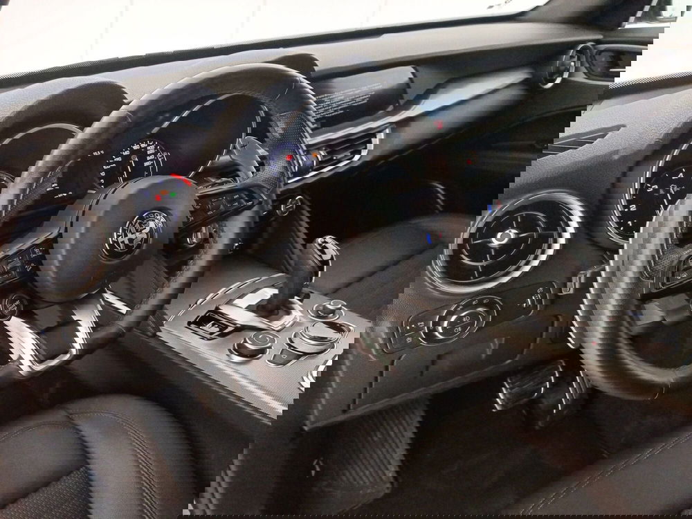Alfa Romeo Stelvio usata a Bari (5)