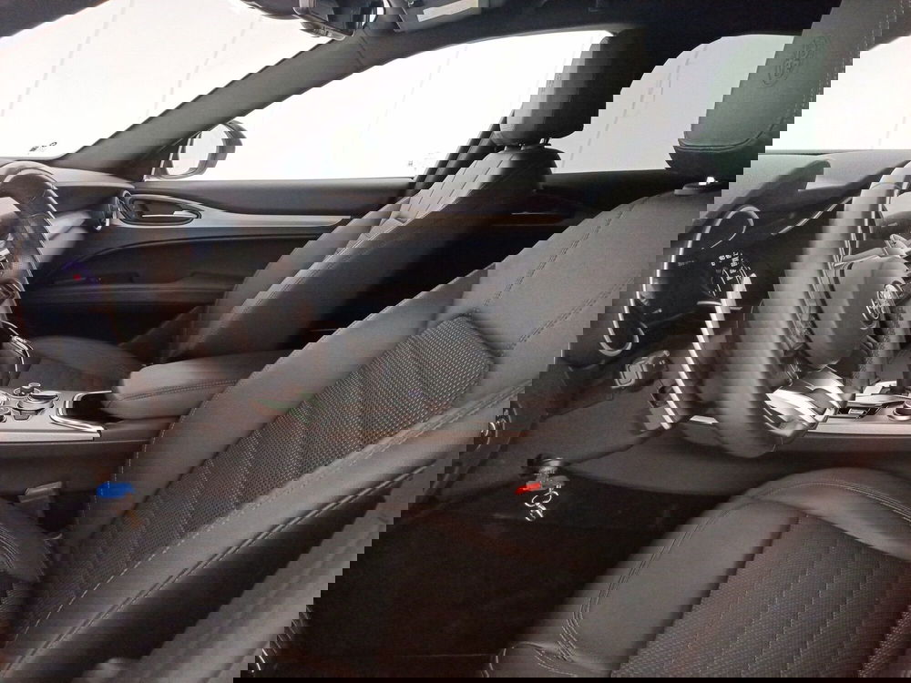 Alfa Romeo Stelvio usata a Bari (6)