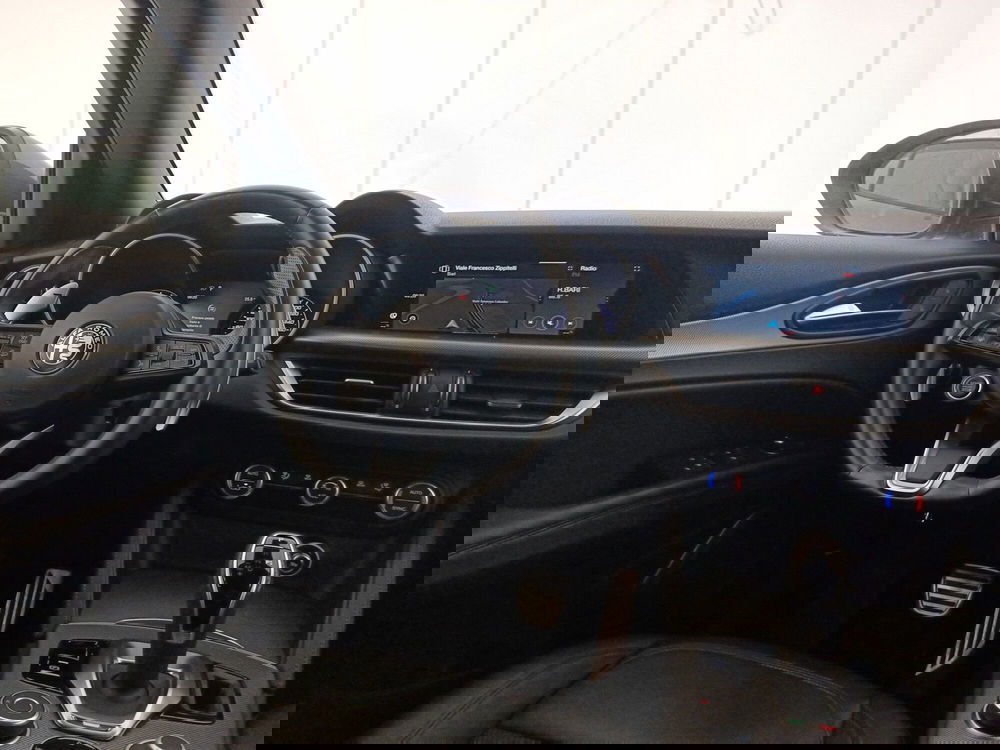 Alfa Romeo Stelvio usata a Bari (9)