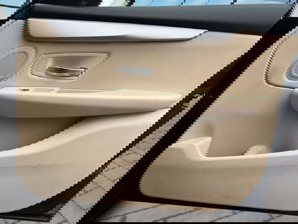 BMW Serie 2 Active Tourer usata a Cosenza (17)