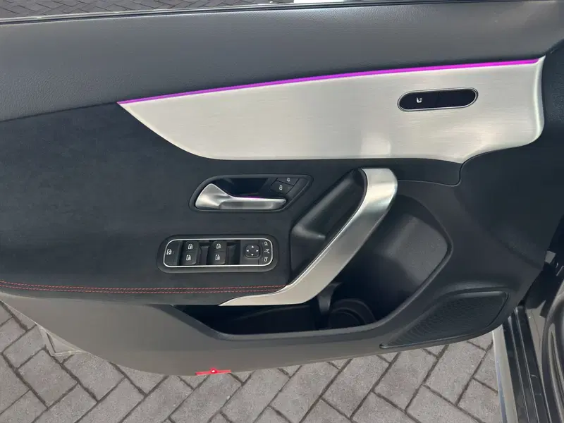 Mercedes-Benz Classe A nuova a Cosenza (12)