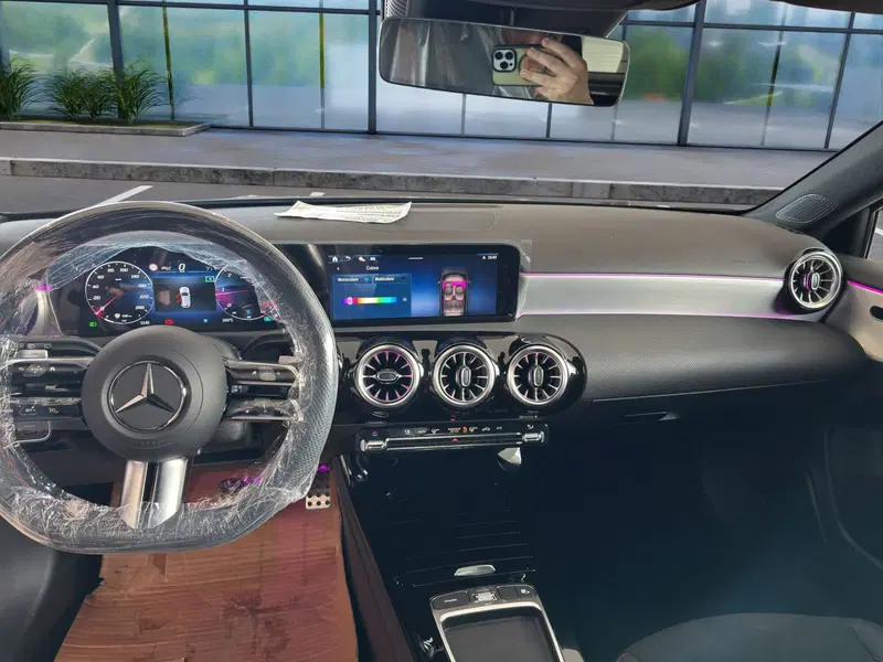 Mercedes-Benz Classe A nuova a Cosenza (14)