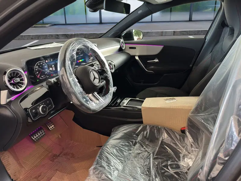 Mercedes-Benz Classe A nuova a Cosenza (9)