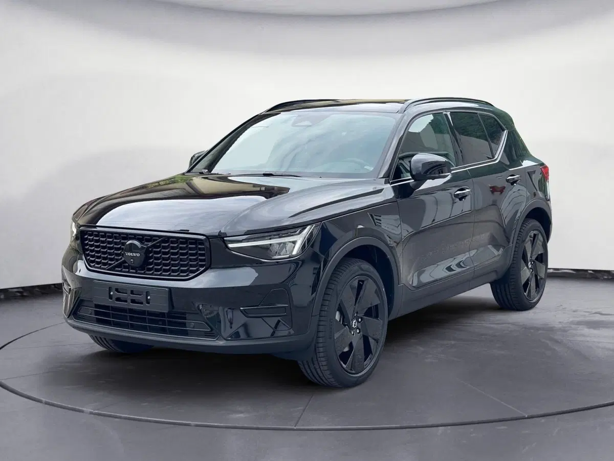 Volvo XC40 nuova a Como