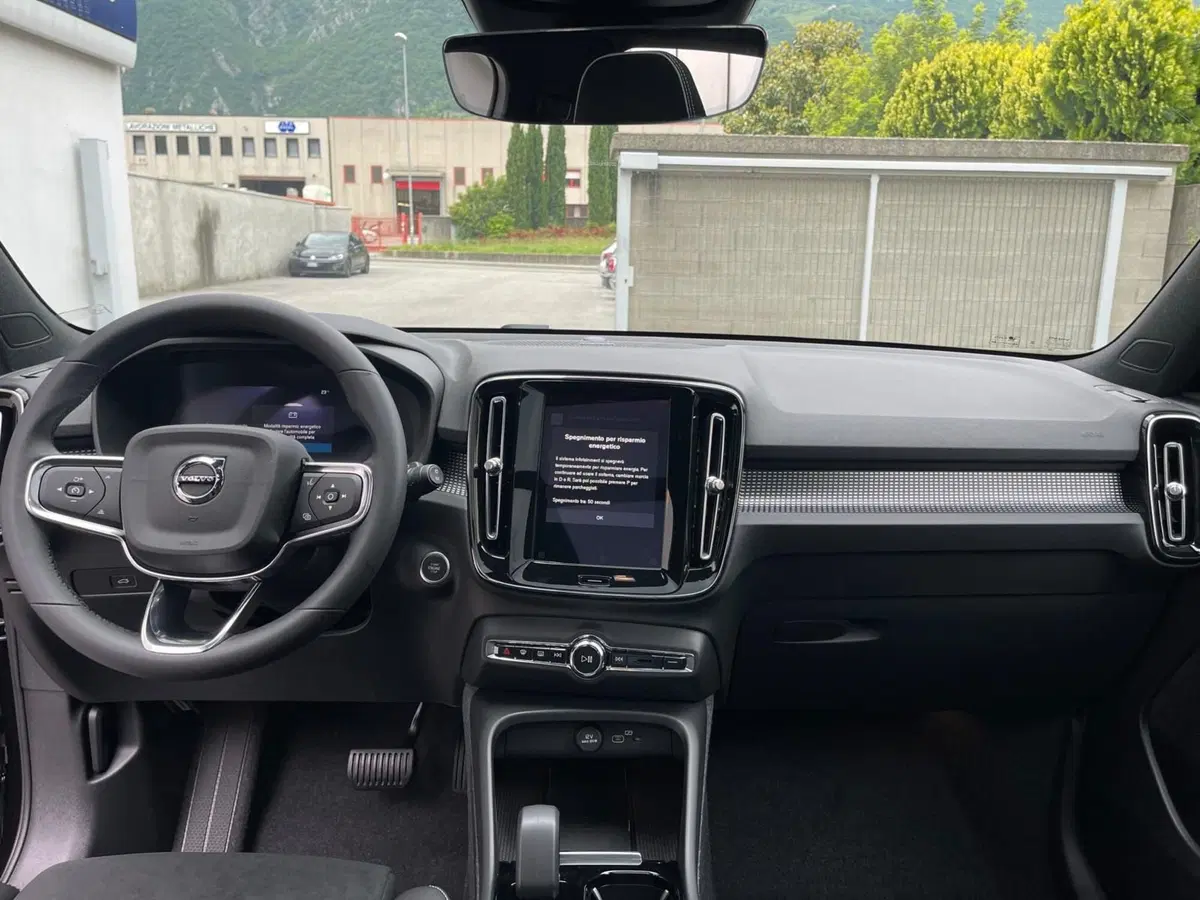 Volvo XC40 nuova a Como (10)