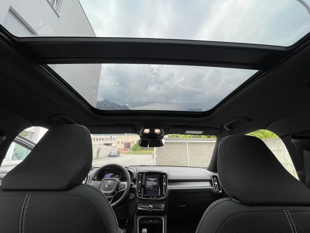 Volvo XC40 nuova a Como (12)