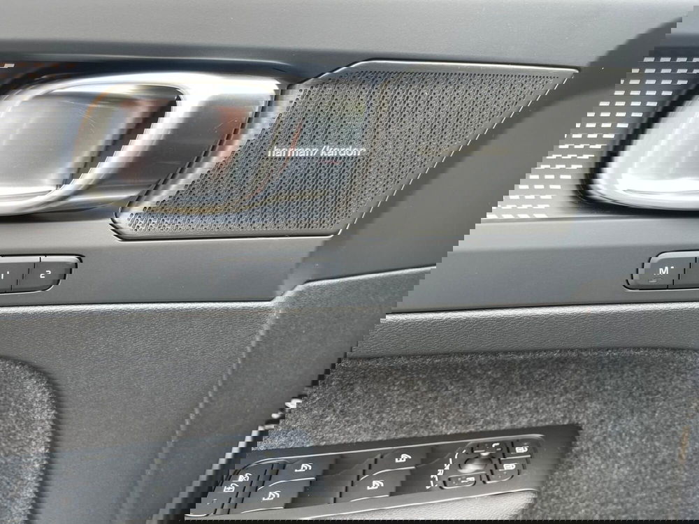 Volvo XC40 nuova a Como (14)