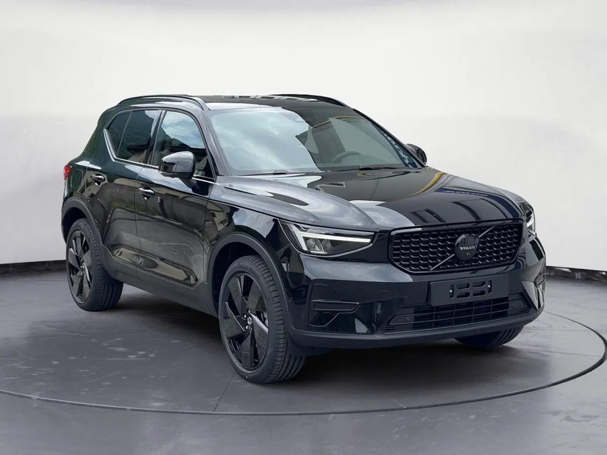 Volvo XC40 nuova a Como (3)