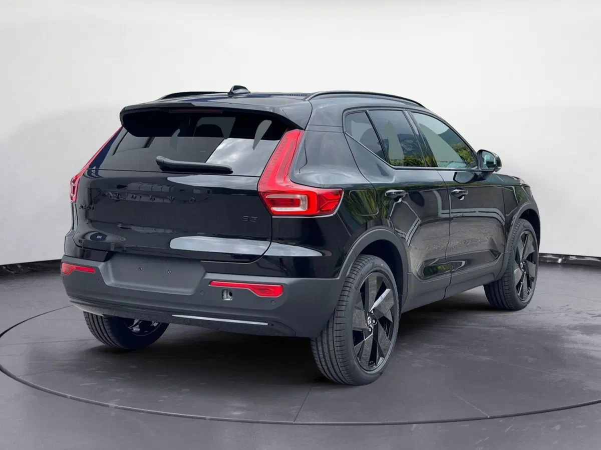 Volvo XC40 nuova a Como (4)
