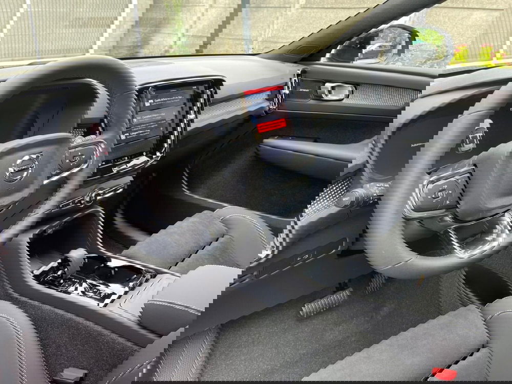 Volvo XC40 nuova a Como (8)