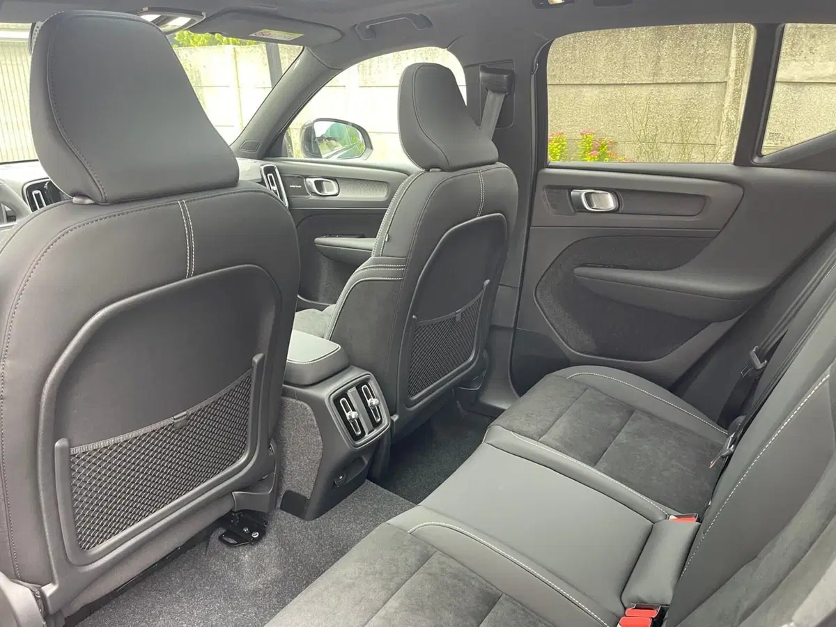 Volvo XC40 nuova a Como (9)
