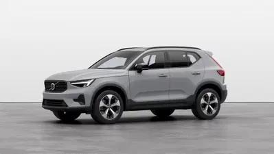 Volvo XC40 B3 automatico Ultimate Dark nuova a Como