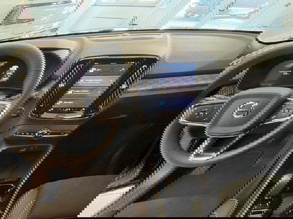 Volvo XC40 nuova a Como (13)