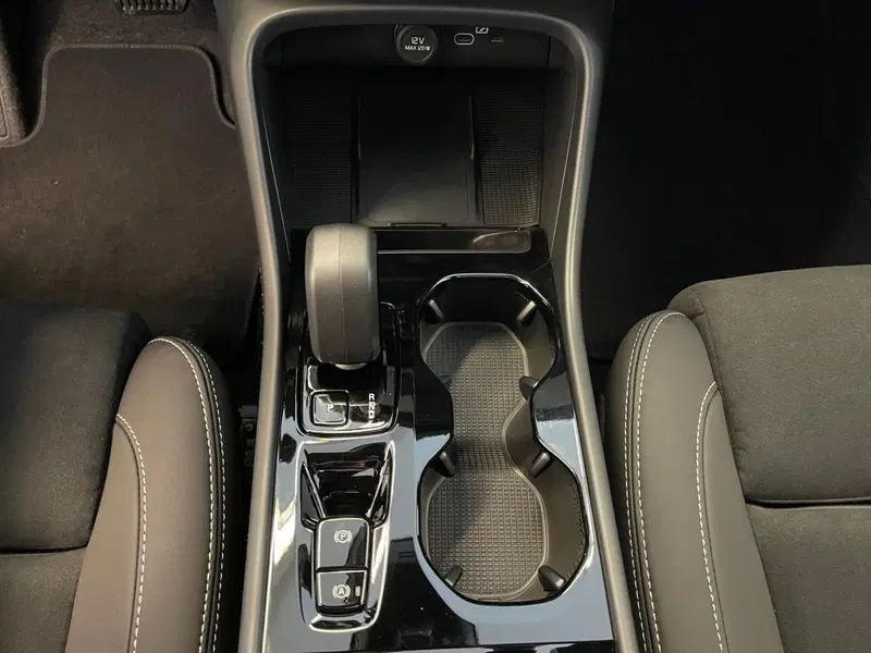 Volvo XC40 nuova a Como (15)