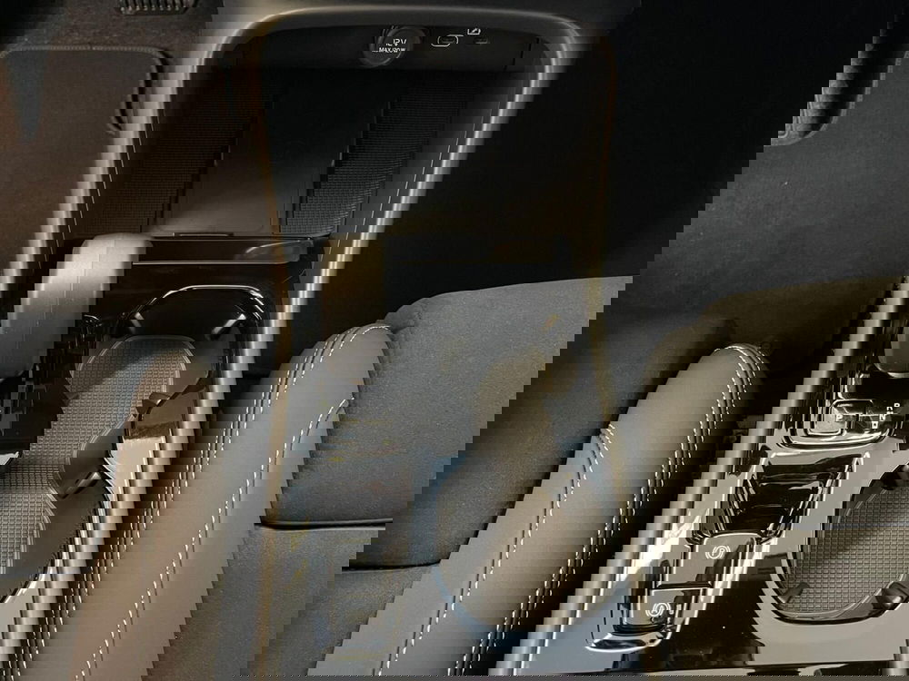 Volvo XC40 nuova a Como (15)