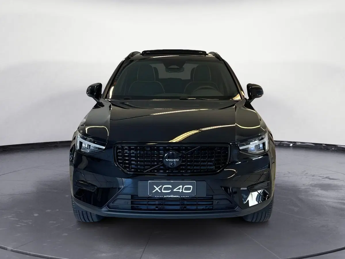 Volvo XC40 nuova a Como (2)