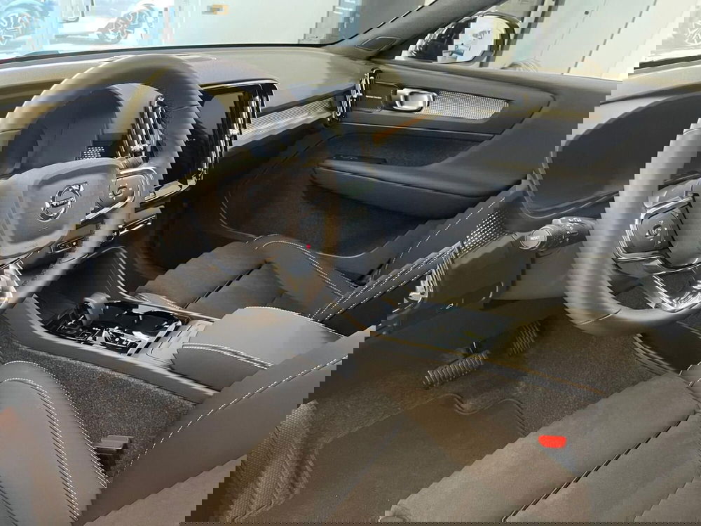 Volvo XC40 nuova a Como (8)