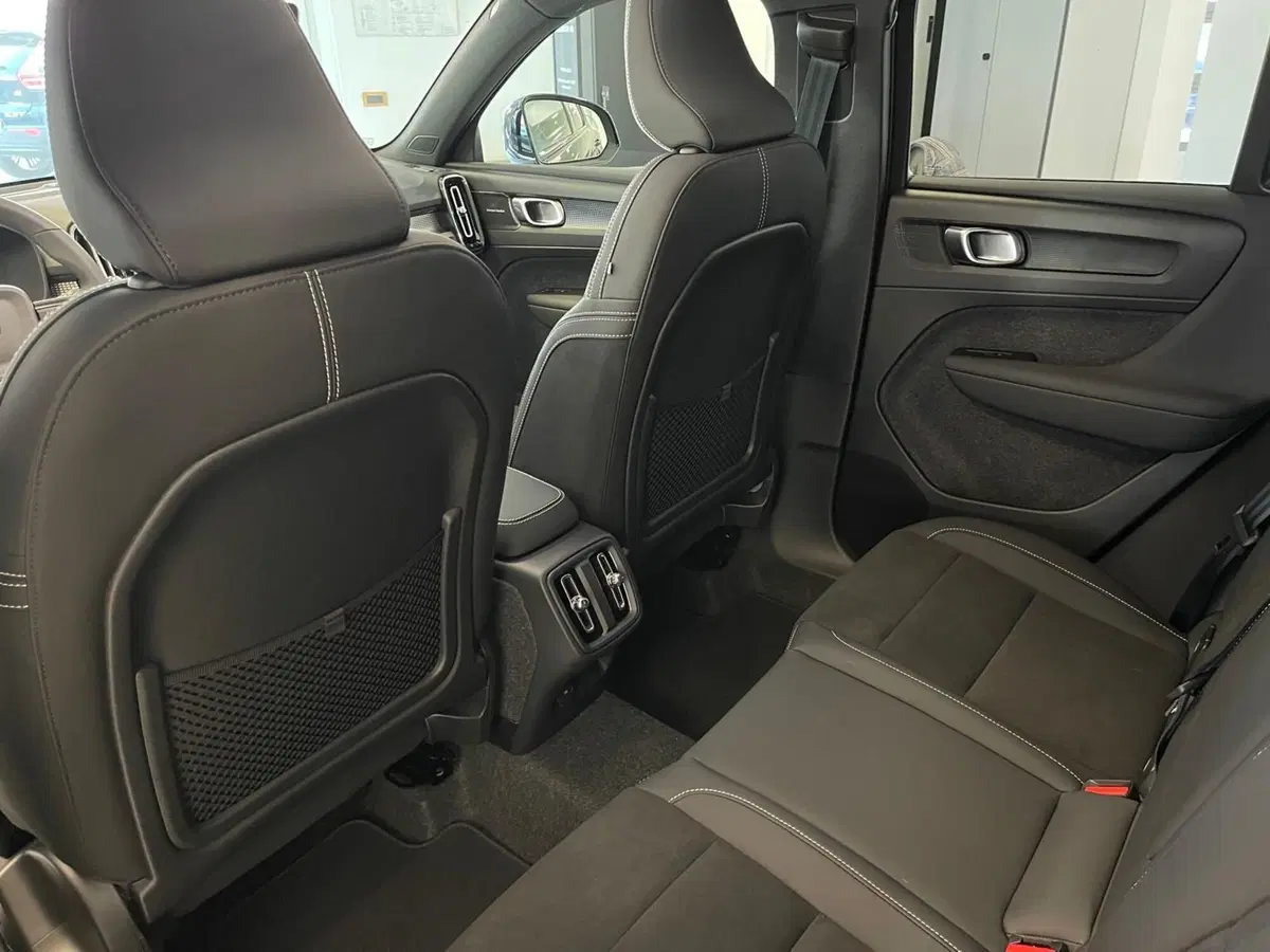 Volvo XC40 nuova a Como (9)