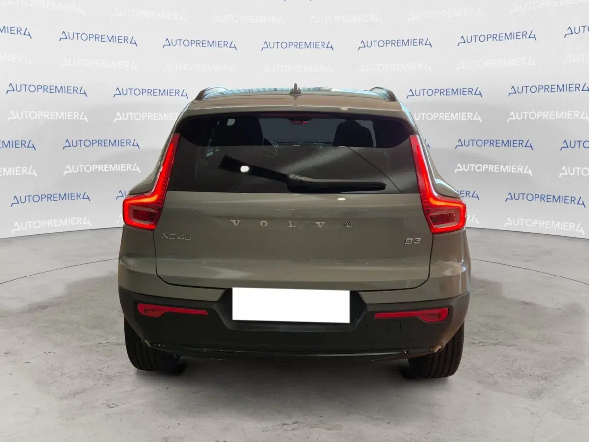 Volvo XC40 nuova a Como (4)