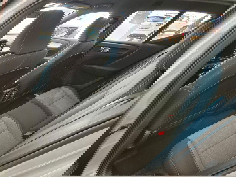 Volvo XC40 nuova a Como (8)