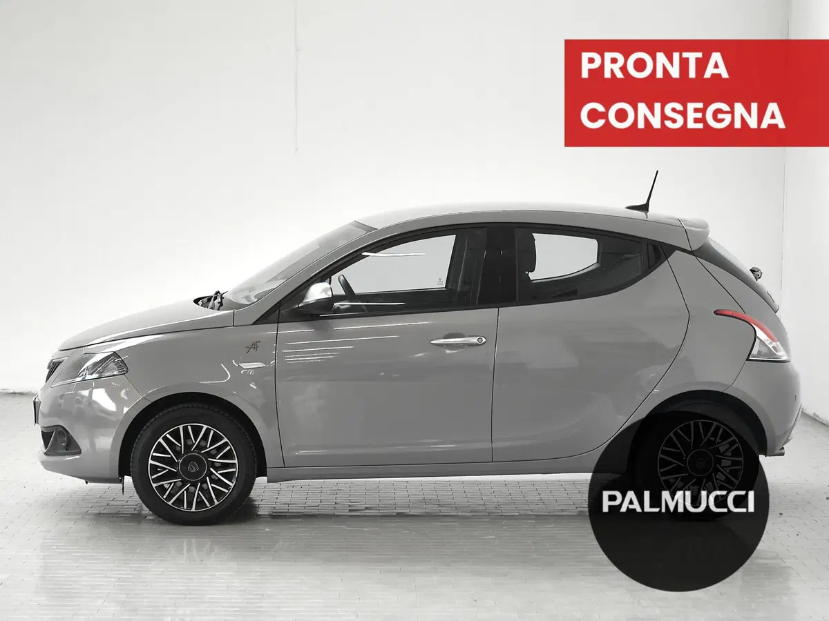 Lancia Ypsilon usata a Prato (4)