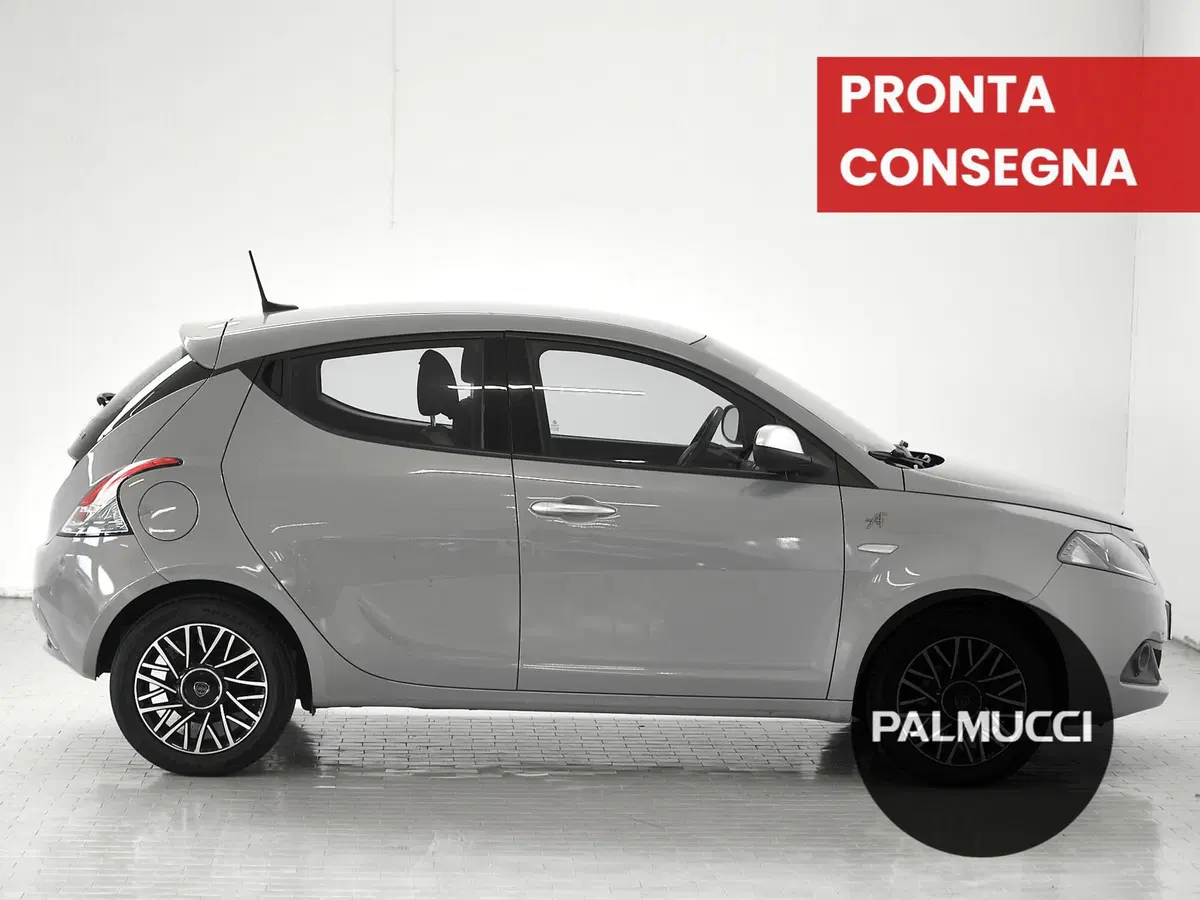 Lancia Ypsilon usata a Prato (5)
