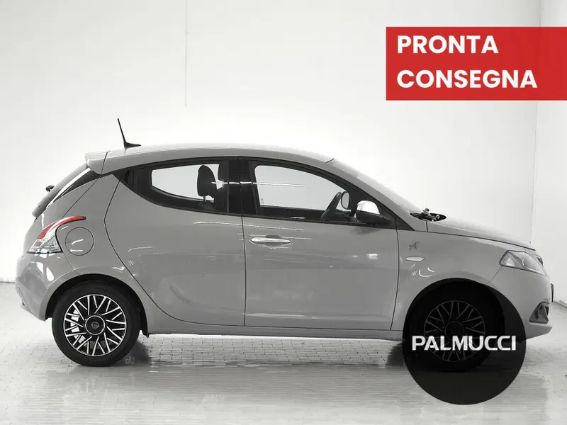 Lancia Ypsilon usata a Prato (5)