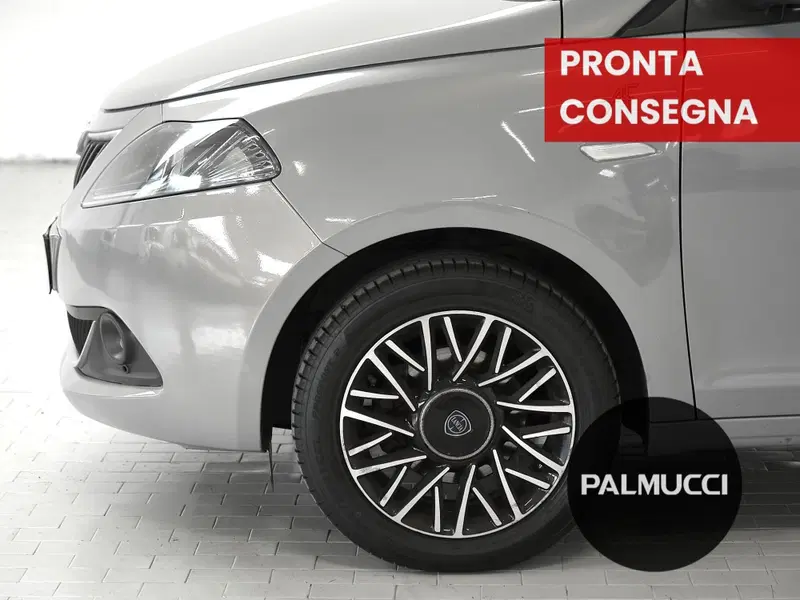 Lancia Ypsilon usata a Prato (6)