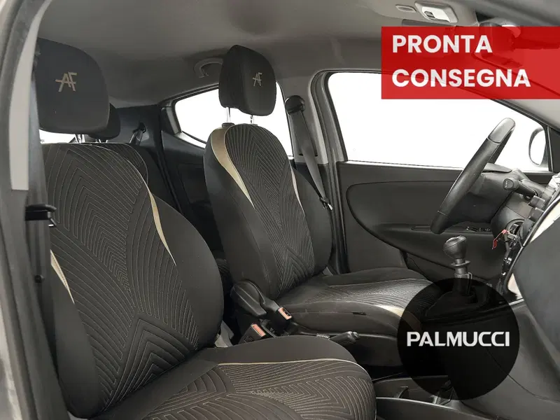 Lancia Ypsilon usata a Prato (9)