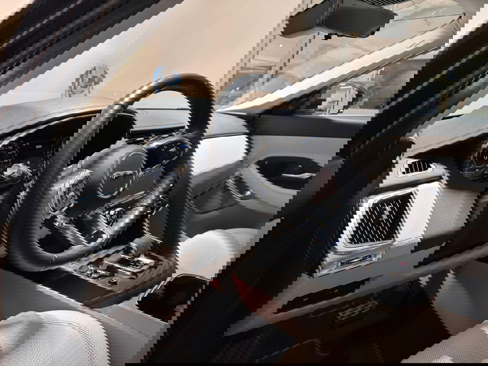 Jaguar E-Pace usata a Varese (11)