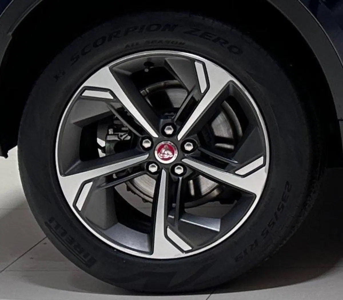 Jaguar E-Pace usata a Varese (9)