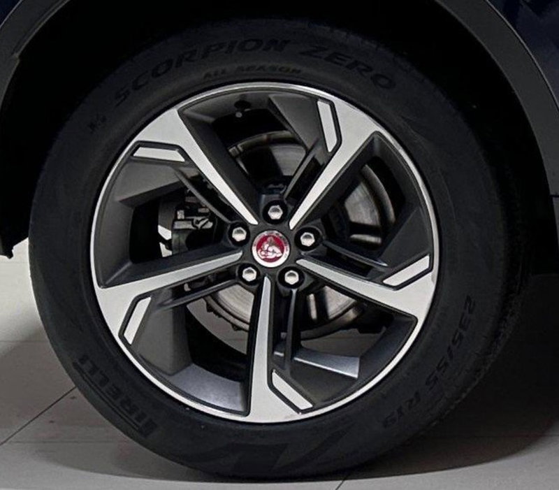 Jaguar E-Pace usata a Varese (9)