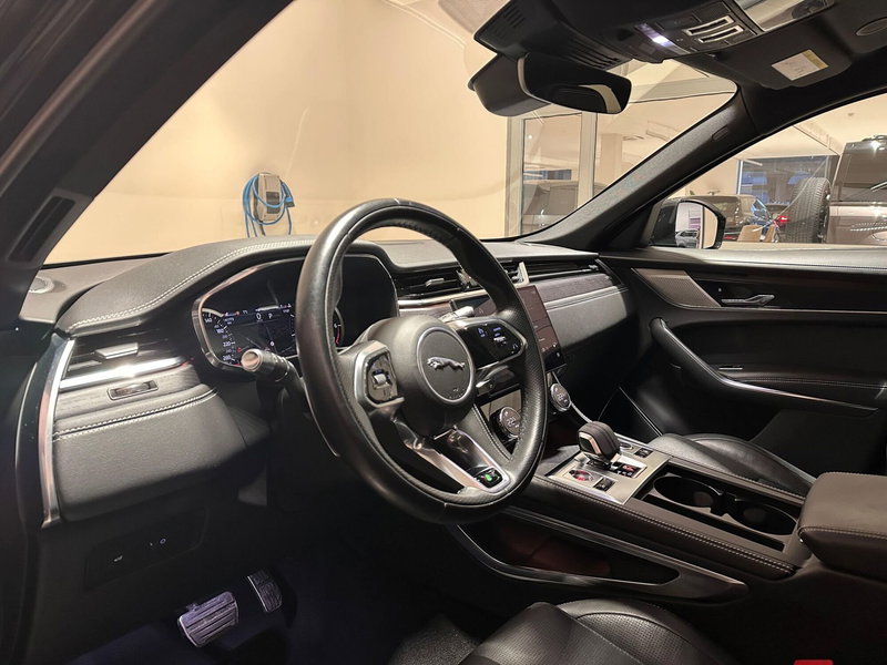 Jaguar F-Pace usata a Varese (10)