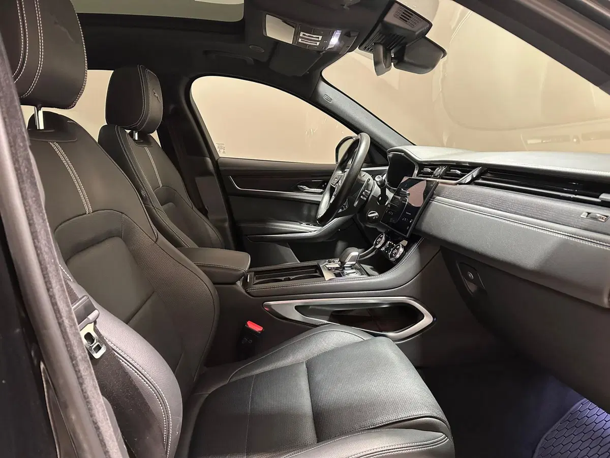 Jaguar F-Pace usata a Varese (3)
