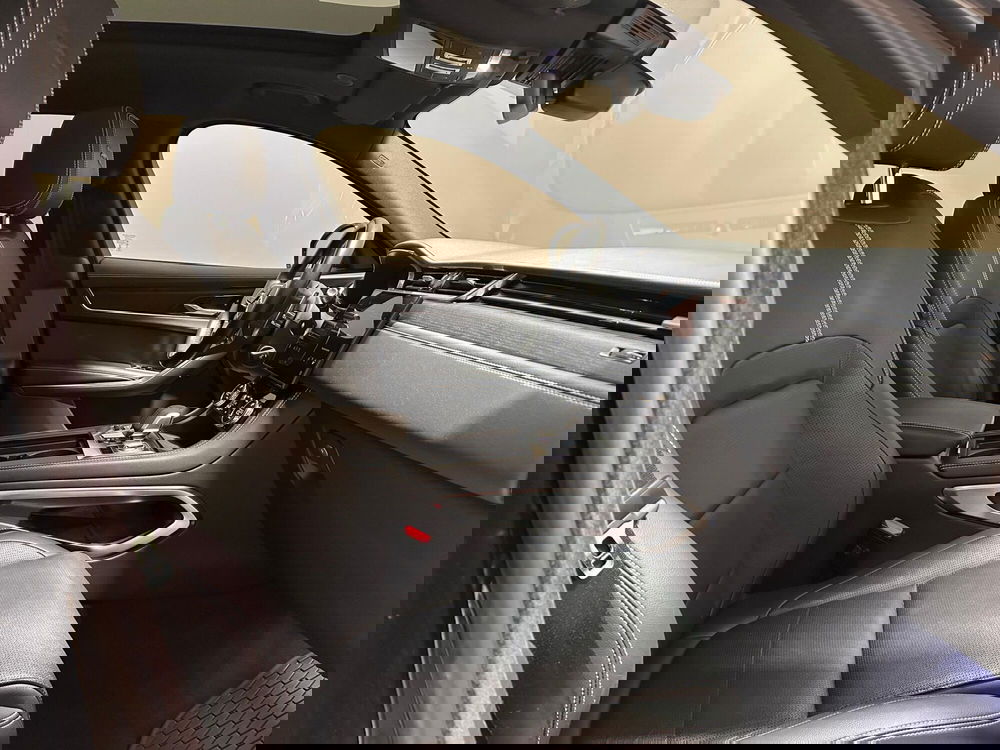 Jaguar F-Pace usata a Varese (3)