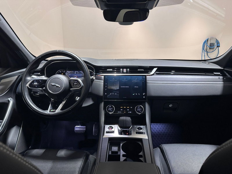 Jaguar F-Pace usata a Varese (4)