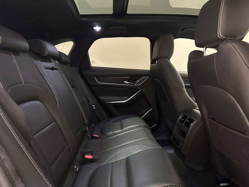 Jaguar F-Pace usata a Varese (5)