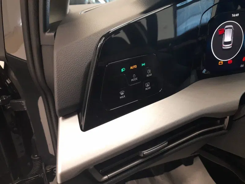 Volkswagen Golf Variant nuova a Bologna (10)