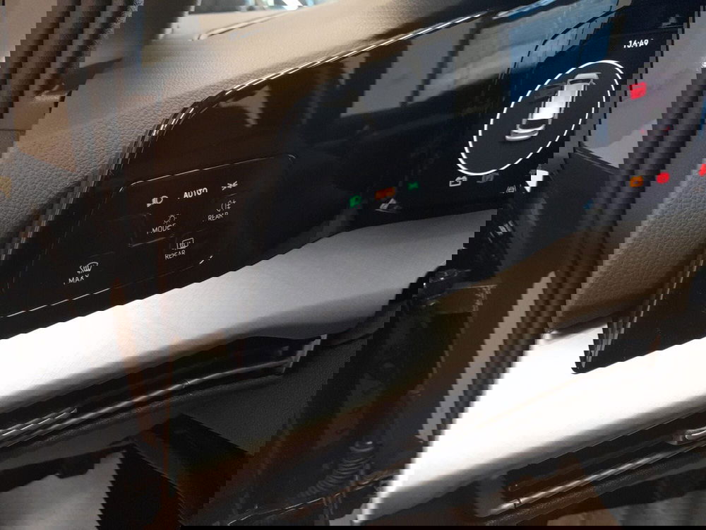 Volkswagen Golf Variant nuova a Bologna (10)