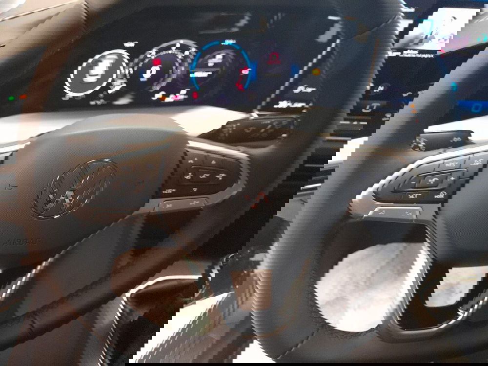 Volkswagen Golf Variant nuova a Bologna (11)