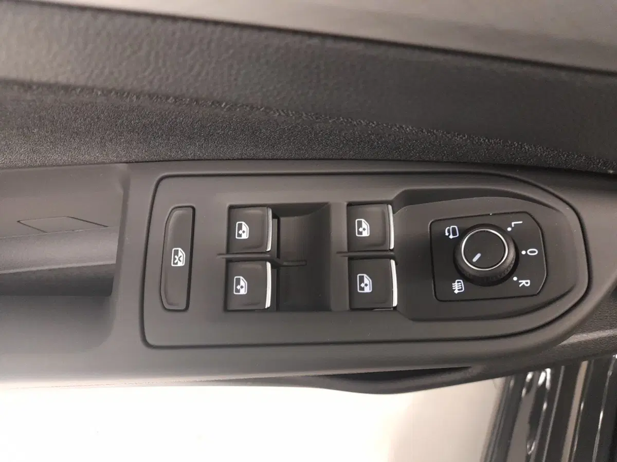 Volkswagen Golf Variant nuova a Bologna (9)