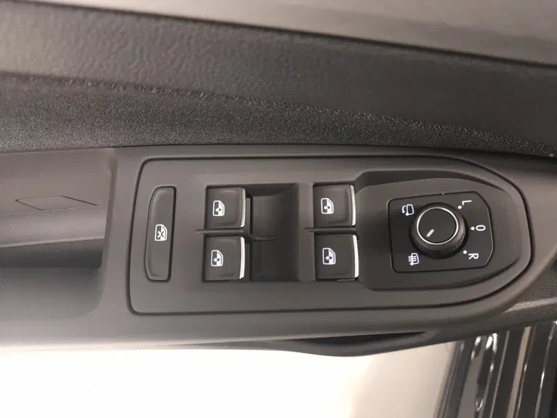 Volkswagen Golf Variant nuova a Bologna (9)