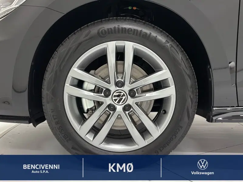 Volkswagen Touran nuova a Catanzaro (12)