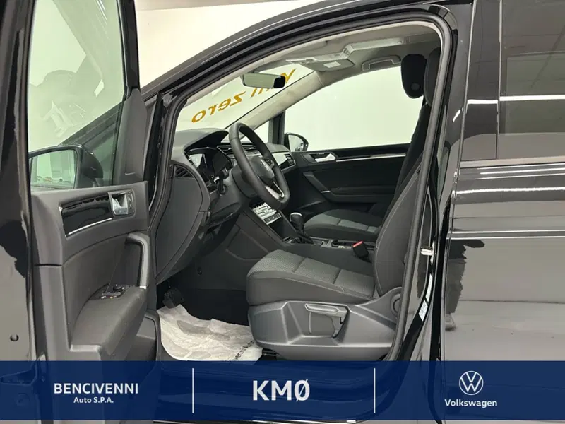 Volkswagen Touran nuova a Catanzaro (13)