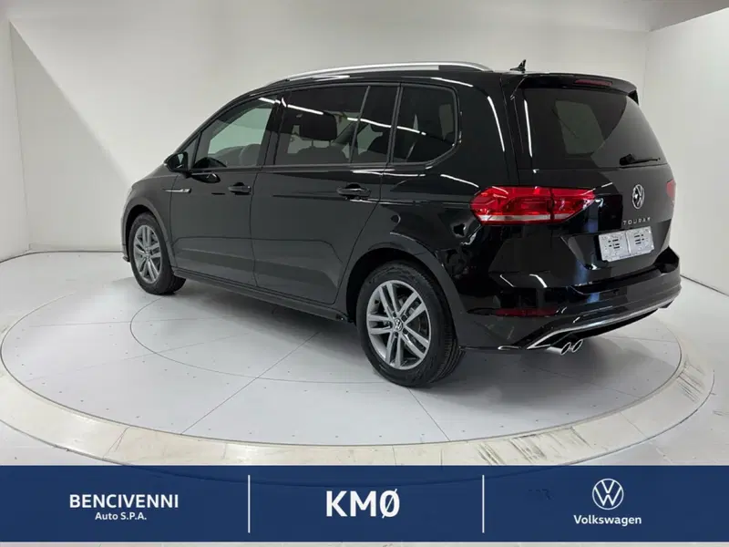 Volkswagen Touran nuova a Catanzaro (9)