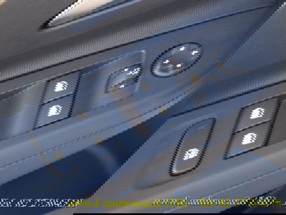 Opel Corsa nuova a Milano (16)