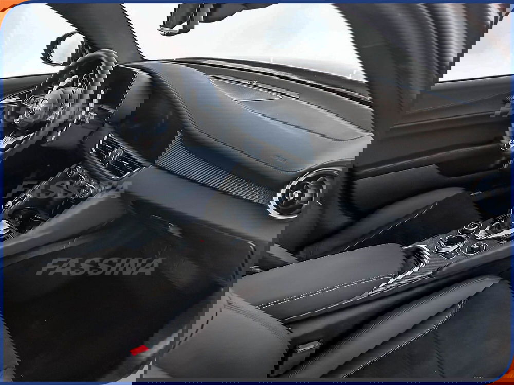 Alfa Romeo Giulia nuova a Milano (12)