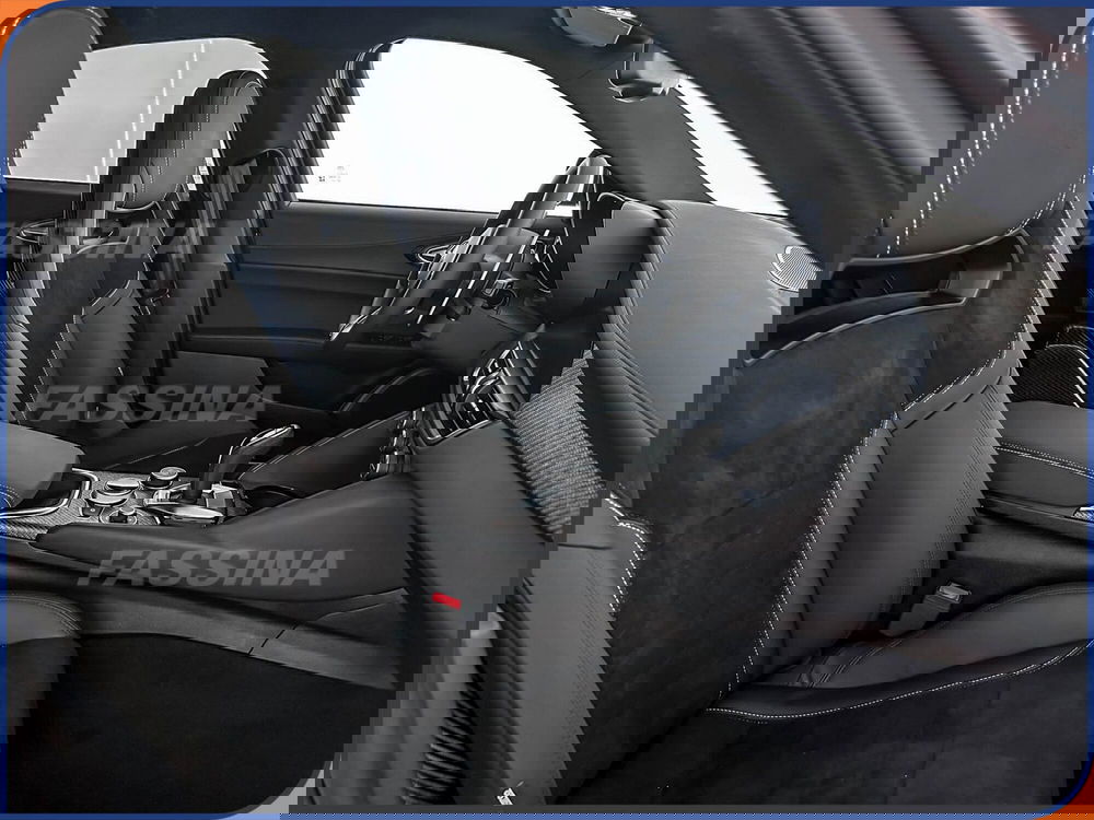 Alfa Romeo Giulia nuova a Milano (13)