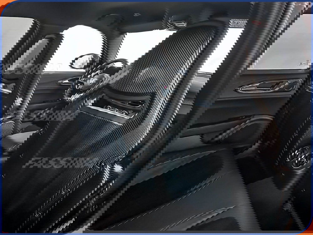 Alfa Romeo Giulia nuova a Milano (14)