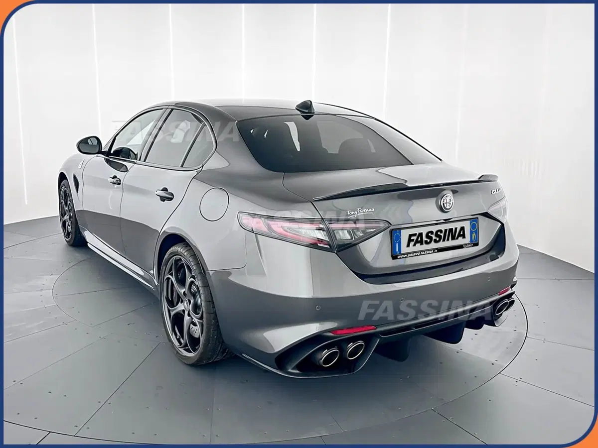 Alfa Romeo Giulia nuova a Milano (4)